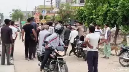 मालपुरा: सी.से.स्कूल मालपुरा के खेल मैदान पर मॉर्निंग वॉक के दौरान लड़कियों से छेड़छाड़ करने वाले मनचलों की लोगों ने की धुनाई