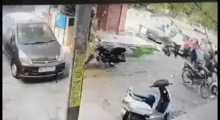 जोधपुर: रातानाडा क्षेत्र में एक मकान से युवती को उसके परिजनों द्वारा उठाकर ले जाने का CCTV वीडियो आया सामने, पुलिस जांच में जुटी