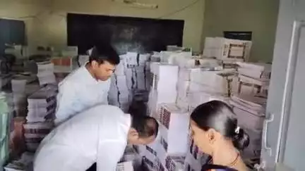జహీరాబాద్: ప్రభుత్వ బడులకు పాఠ్యపుస్తకాల పంపిణి