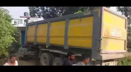 रामनगर: पीरूमदारा क्षेत्र के लालढाग 64 नंबर गेट के समीप नेशनल हाइवे पर डंपर ने कार को मारी टक्कर, कार सवार हुए घायल