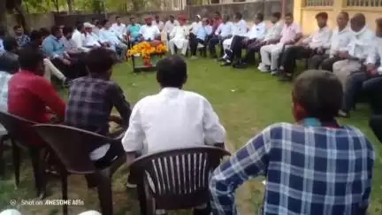 डूंगरपुर :-  विधायक घोगरा को राजस्थान आदिवासी कांग्रेस विभाग का चेयरपर्सन नियुक्त किए जाने पर फुल मालाओं से किया स्वागत।