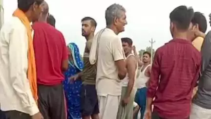 चकरनगर: अजीत की गढ़िया गांव में बाइक सवार ने बकरी को मारी टक्कर, मौके पर हुई मौत, दबंगों ने पीड़िता के परिवार के साथ की मारपीट
