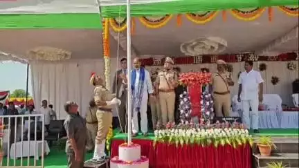 సిరిసిల్ల: జిల్లా పోలీస్ పరేడ్ గ్రామంలో జాతీయ పతాకాన్ని ఆవిష్కరించిన ప్రభుత్వ విప్ వేములవాడ ఎమ్మెల్యే ఆది శ్రీనివాస్