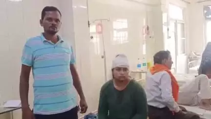 उन्नाव: बारासगवर के तलिहई में शराब के नशे में व्यक्ति ने पड़ोसियों को दी गाली, विरोध करने पर युवती के सिर पर मारी कुल्हाड़ी
