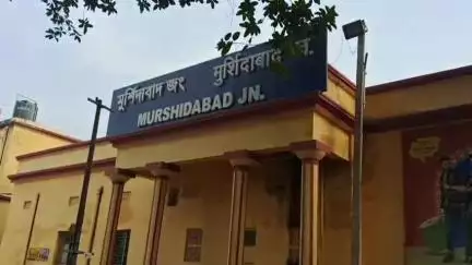 মুর্শিদাবাদ জিয়াগঞ্জ: লালগোলা-শিয়ালদা ট্রেন বিভাজনের সিদ্ধান্তের প্রতিবাদে আন্দোলনের হুঁশিয়ারি রেল যাত্রী সংগঠনের
