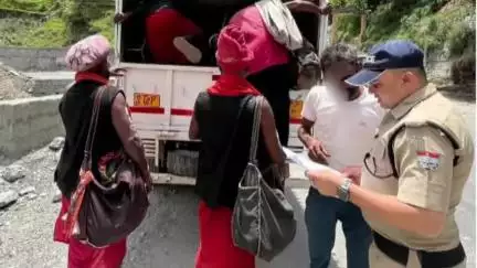 चमोली: चारधाम यात्रा को लेकर चमोली पुलिस ने चलाया चेकिंग अभियान, 123 वाहनों के खिलाफ कार्रवाई कर ₹75000 संयोजन शुल्क वसूला