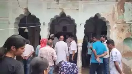 महेंद्रगढ़: 500 वर्ष पुराने जैन मंदिर महेंद्रगढ़ में सोशल मीडिया के माध्यम से पहुंचा जैन समाज, की पूजा-अर्चना