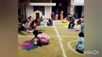 ఆదోని: మున్సిపల్ కార్యాలయ ఆవరణంలో  యోగాంధ్ర కార్యక్రమంలో భాగంగా ముగ్గుల పోటీలు