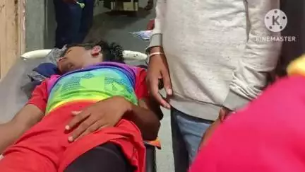 রঘুনাথপুর ২: বিদ্যুৎপৃষ্ঠ হয়ে গুরুতর আহত ছাত্র,রঘুনাথপুর সুপার স্পেশালিটি হাসপাতালে করা হল ভর্তি,অবস্থা সংকটজনক