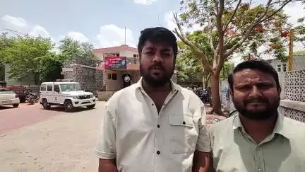 દાહોદ: દાહોદ બી ડિવિઝન પોલિસ સ્ટેશન ખાતે બકરી ઈદ ને લઈ PI.પી.એ.જાડેજાની ઉપસ્થિતિમાં સમાજના અગ્રણીઓ સાથે શાંતિ સમિતિની બેઠક યોજા