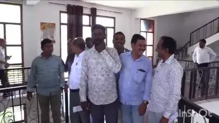 ಶಿವಮೊಗ್ಗ: ಗೋಹತ್ಯೆ ಮಾಡುವವರ ವಿರುದ್ಧ ಕ್ರಮಕ್ಕೆ ಆಗ್ರಹಿಸಿ ನಗರದಲ್ಲಿ ಜಿಲ್ಲಾಧಿಕಾರಿಗಳಿಗೆ ಮನವಿ