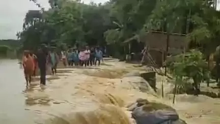 হাইলাকান্দি: রাজ্যেশ্বরপুর সপ্তম খন্ড গিয়ে এলাকায় কাটাখাল নদীর বাঁধ ভাঙ্গনে পরিস্থিতি জটিল রূপ ধারণ করছে