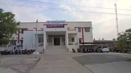 मुंगावली: सार्वजनिक स्थान पर शराब पीते हुए युवक को पुलिस ने पकड़ा, मामला दर्ज