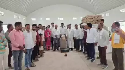 बुलढाणा: पोखरी येथे आमदार संजय गायकवाड यांच्या हस्ते ज्वारी खरेदी केंद्राचा शुभारंभ