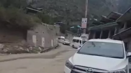 सांगला: किन्नौर के सांगला गाँव में कच्ची सड़कों के ठीक और चौड़ीकरण का काम शुरू, मशीनें कर रही हैं काम