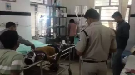 आबू रोड: आबूरोड के मावल दरगाह के पीछे बरेली-भुज एक्सप्रेस ट्रेन से अचानक गिरा रेल यात्री, ट्रेन से गिरने से यात्री गंभीर घायल हुआ