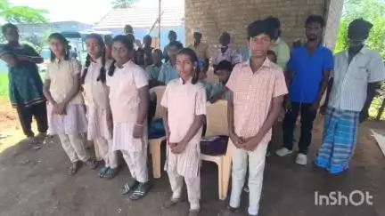 அன்னூர்: கூலேகவுன்டன் புதூர் கிராம மாணவர்கள் மின் வசதி கேட்டு கிராமத்திலேயே காத்திருப்பு போராட்டம் நடத்தி வருகின்றனர்