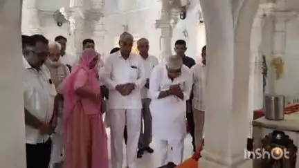 जैसलमेर: केंद्रीय पर्यटन एवं संस्कृति मंत्री गजेंद्र सिंह शेखावत ने पड़रिया गांव में भादरिया माता मंदिर के दर्शन किए