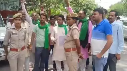 तिलहर: निगोही के डडिया बाजार में चालान के नाम पर अवैध वसूली का आरोप, भारतीय किसान मजदूर संयुक्त यूनियन ने दिया ज्ञापन