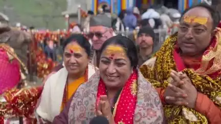 रुद्रप्रयाग: दिल्ली की मुख्यमंत्री रेखा गुप्ता केदारनाथ के दर्शन के लिए पहुंची, विधायक आशा नौटियाल ने किया स्वागत