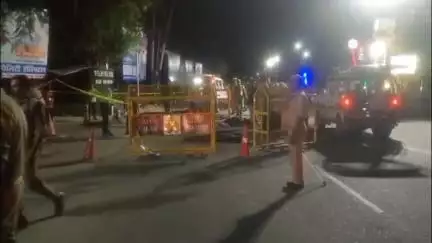 पीलीभीत: गौहनिया चौराहे पर तेज रफ्तार ट्रक ने मोटरसाइकिल सामानों को मारी टक्कर, पुलिस के सिपाही समेत दो की हुई मौत