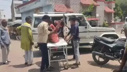चरखारी: खरेला के बिहारी गांव की एक युवती ने जीजा के घर पर खाया जहरीला पदार्थ, डॉक्टर ने किया मृत घोषित, परिवार में मचा कोहराम