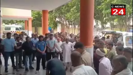 गजरौला :मोगा होटल के सामने तेज रफ्तार बाइक और स्कूटी की टक्कर स्कूटी सवार की मौत