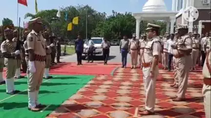 మంచిర్యాల: తెలంగాణ ఆవిర్భావ దినోత్సవం  సందర్భంగా ఉత్తమ సేవలు అందించిన పోలీస్ లకు సేవ పథకాలు అందించిన పోలీస్ కమిషనర్