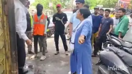 हल्द्वानी: हल्द्वानी के वर्कशॉप लाइन में नगर आयुक्त ऋचा सिंह ने सफाई व्यवस्था का किया निरीक्षण, गंदगी देखकर भड़कीं नगर आयुक्त