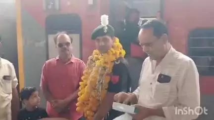 विदिशा नगर: भारतीय सेना में दो दशक सेवा के बाद रिटायर्ड फौजी देवी का विदिशा आगमन पर जोरदार स्वागत
