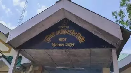 नाहन: ढाबों मोहल्ला निवासी ने मकान के विवाद को लेकर जिला पुलिस अधीक्षक कार्यालय में की शिकायत