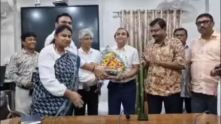 ব্যারাকপুর ২: স্বামী বিবেকানন্দ বিশ্ববিদ্যালয় ও ব্যারাকপুর ১ সমিতির মধ্যে স্বাক্ষরিত হলো মৌ, উপস্থিত সাংসদ, বিধায়ক