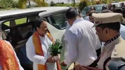 గద్వాల్: రాష్ట్ర అవతరణ దినోత్సవ వేడుకలలో జాతీయ జెండాను ఎగరవేసిన ప్రభుత్వ సలహాదారుడు:ఏపీ జితేందర్ రెడ్డి, ఎంపీ మల్లు రవి