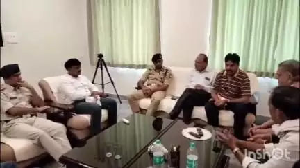 कटनी नगर: माधव नगर सर्किट हाउस में जबलपुर रेंज के डीआईजी अतुल सिंह पहुंचे, पुलिस अधिकारियों और पत्रकारों के बयान हुए