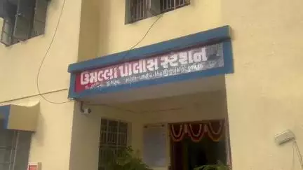 ઝઘડિયા: ભરુચ LCB ની ઝઘડીયાની ટીમ ઉમલ્લા પોલીસ સ્ટેશન વિસ્તાર માં ઢુંઢા ગામેથી ભારતીય બનાવટ નો વિદેશી દારૂ ઝડપી પાડ્યો.