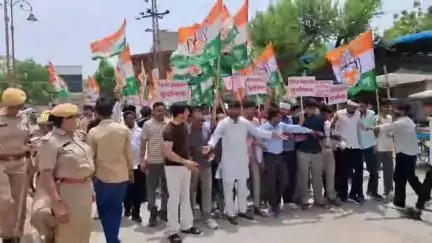 चूरू: यूथ कांग्रेस ने राजकीय अस्पताल के गेट पर जाम लगाकर किया प्रदर्शन, पुलिस ने समझाइश के बाद किया हल्का बल प्रयोग
