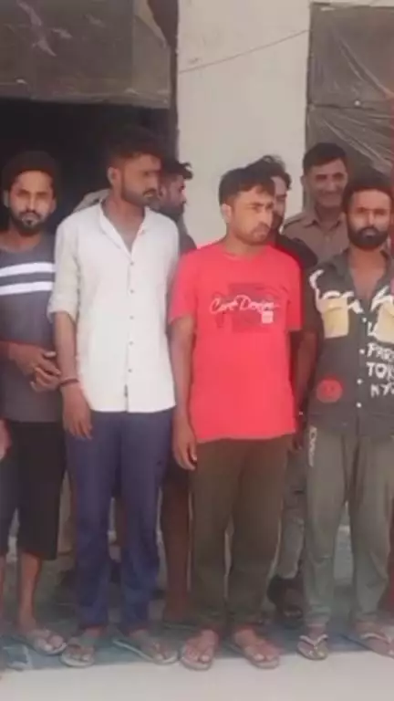मेरठ: लोहियानगर में तार चोरी करने वाले गिरोह को पकड़ा गया, 15 कुंतल बिजली का तार बरामद, 5 लोग अरेस्ट