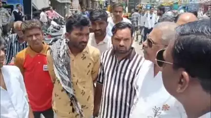 खंडवा नगर: नगर निगम की टीम ने जलेबी चौक पर अतिक्रमण के खिलाफ चलाया अभियान, बनाए ₹1-₹1 हजार के चालान