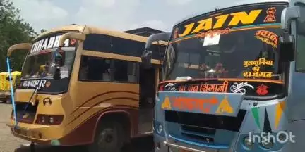 कुक्षी: बस स्टैंड कुक्षी में दो बसों का विवाद पुलिस थाना पहुंचा, थाना प्रभारी राजेश यादव ने बस परमिट की जांच की