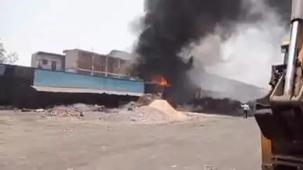 धरसिंवा के सिलतरा में स्थित स्टील फैक्ट्री में लगी भीषण आग, लाखों का सामान जल गया