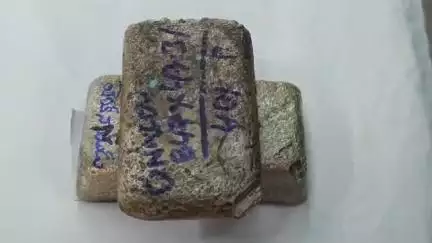 திருப்பத்தூர்: ஜோலார்பேட்டை ரயில்வே நிலையத்தில் ரசீது இல்லாமல் கொண்டுவரப்பட்ட 71 கிலோ வெள்ளிகட்டி பறிமுதல்! தண்டத்தொகை செலுத்திய பின்பு உரியவர்களிடம்  ஒப்படைப்பு