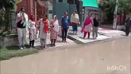 भिवानी: भिवानी के सैक्टर-23 की बदहाल हालत
टूटी सडक़ें, ओवरफ्लो सीवर और जलभराव से परेशान नागरिक #jansamasya