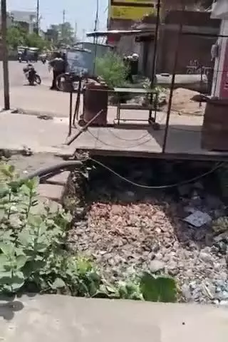 टीकमगढ़: बंडा नहर से हटेंगे 33 अवैध कब्जे, पूर्व विधायक के परिवार ने खुद तोड़ी गैलरी