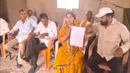 गया टाउन सीडी ब्लॉक: गया: खिजरसराय प्रखंड के जमुआवां पंचायत की मुखिया गायत्री देवी ने वार्ड सदस्य पर कमीशनखोरी का आरोप लगाया