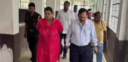 बैरिया: CHC सोनबरसा के मुख्य चिकित्सा अधिकारी ने किया औचक निरीक्षण, दिए आवश्यक दिशा-निर्देश