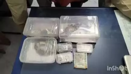 महाराजपुर गांव में चोरी करने वाला चोर देहात थाना पुलिस द्वारा पकड़ा गया, सोने-चांदी की ज्वेलरी और नगदी ज़ब्त