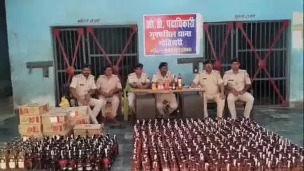 मोतिहारी: मुफस्सिल थाना पुलिस ने भारी मात्रा में विदेशी शराब के साथ एक चार पहिया वाहन किया ज़ब्त, तस्कर फरार