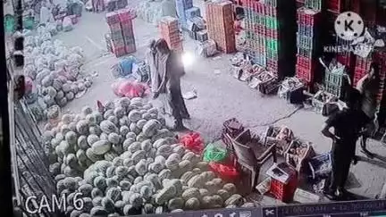 गोहाना: नई सब्जी मंडी में आढ़ती की दुकान से नकदी का बैग चोरी, सीसीटीवी में कैद