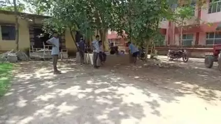 गुमला: तिर्रा पेट्रोल पंप के पास पेड़ पर लटका मिला युवक का शव, पुलिस ने किया बरामद