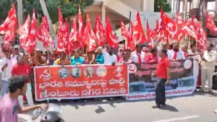 గుంటూరు: సీఎం చంద్రబాబు పాలనకు ఏడాది అవుతుంది.. ఇచ్చిన హామీలను అమలు చేయాలి: నగరంలో సిపిఐ రాష్ట్ర కార్యదర్శి వర్గ సభ్యులు జంగాల